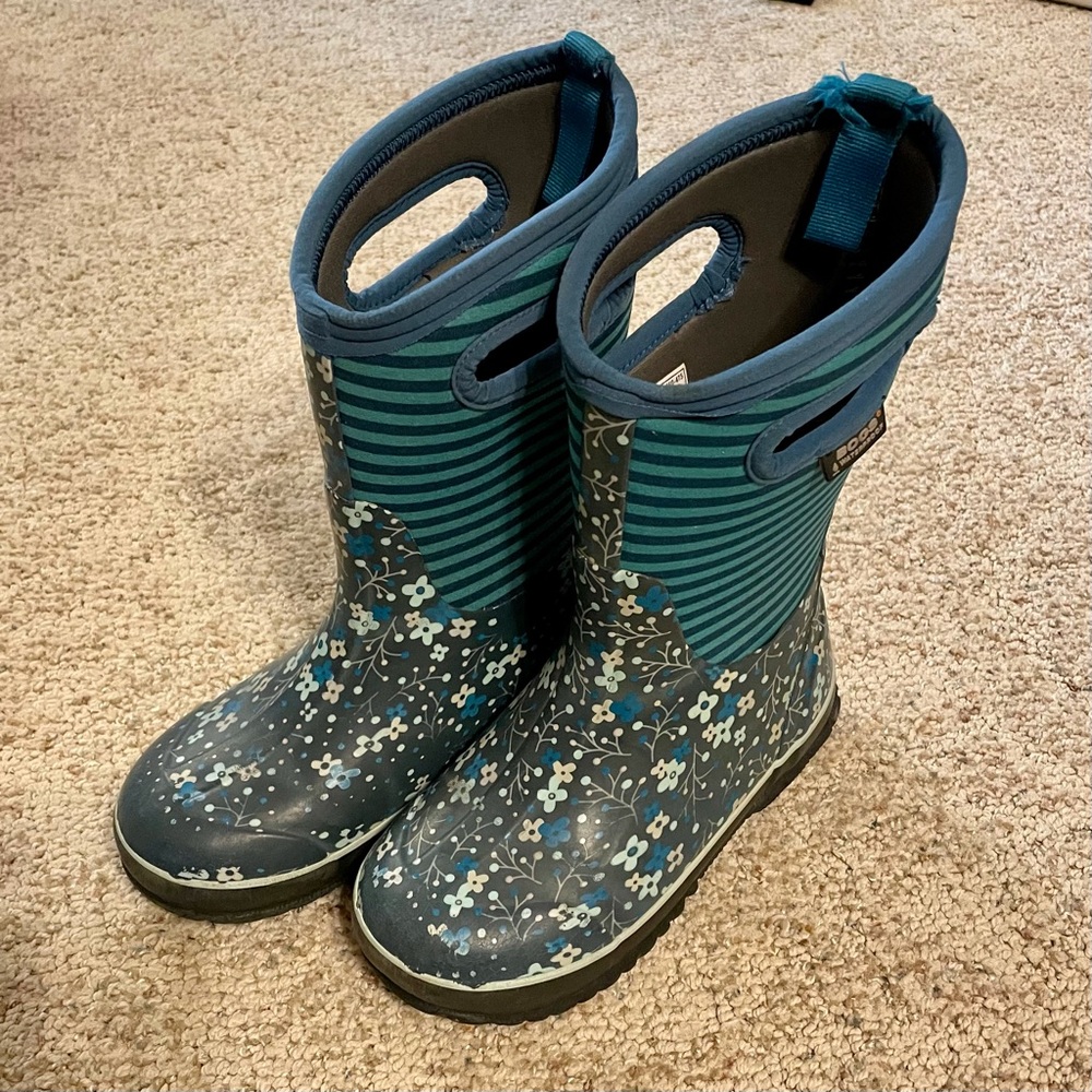 Girls Bogs boots size 1